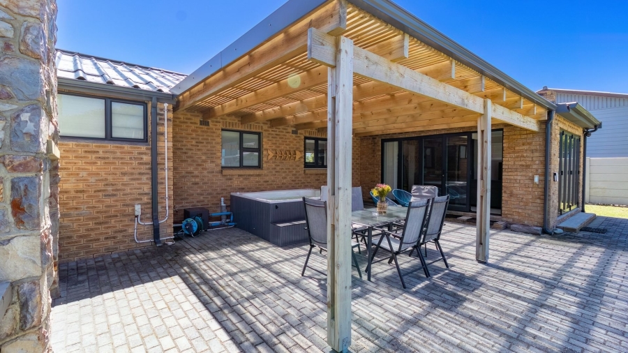 4 Bedroom Property for Sale in Sandbaai Western Cape